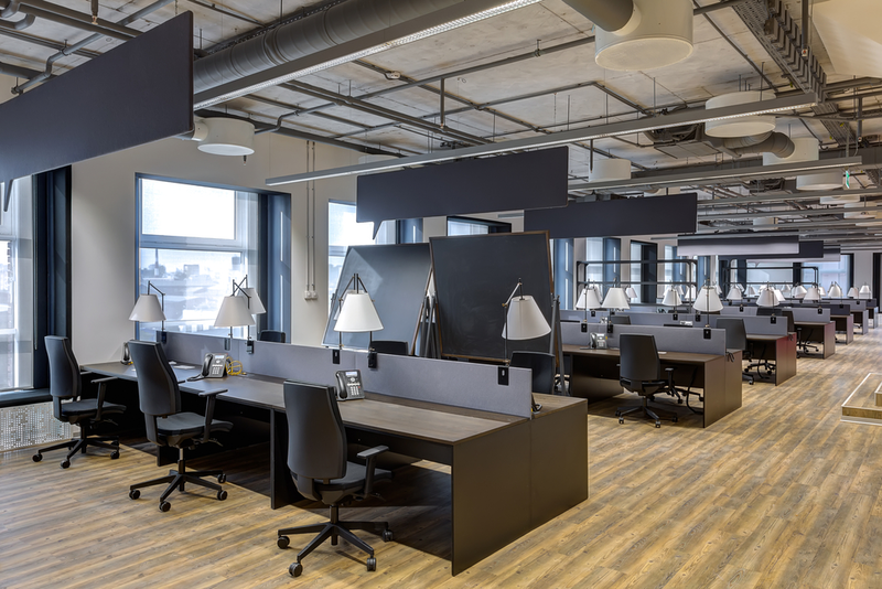Thiết kế nội thất đơn giản nhưng vẫn không làm mất đi sự tinh tế, tính thẩm mỹ cho không gian của văn phòng