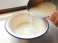 Bật bí 5 cách làm trắng da tay bằng nước vo gạo